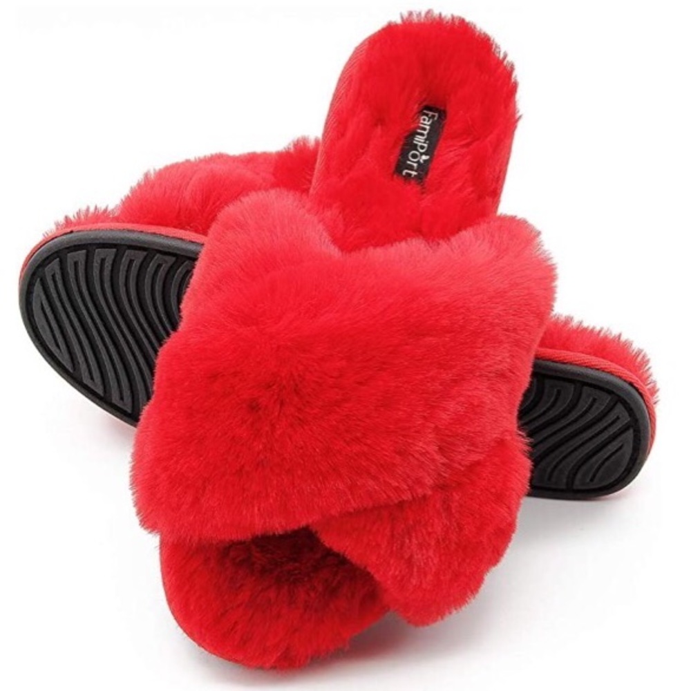 NWT Red Crossband Fluffy House Slippers